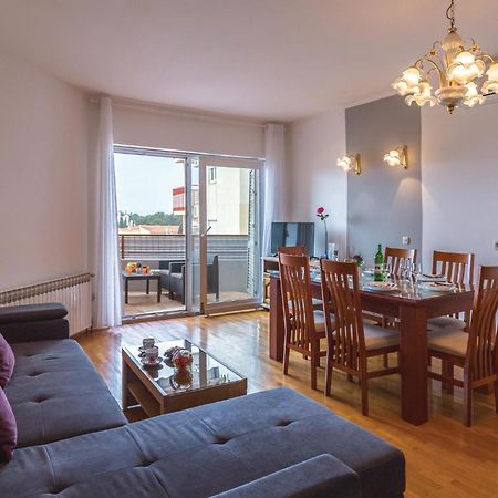 Stunning Apartment In Makarska With Kitchen Bagian luar foto