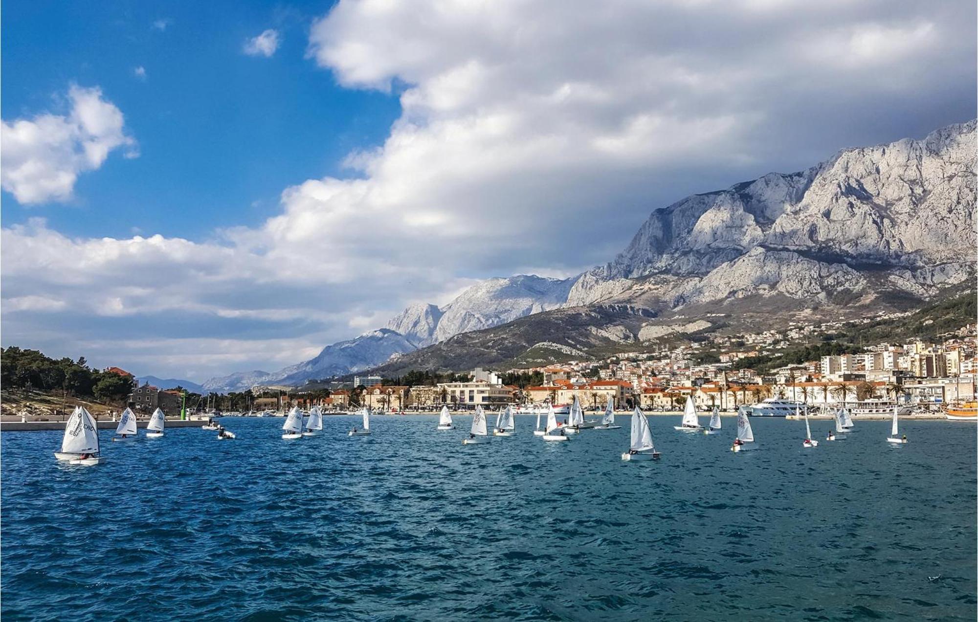 Stunning Apartment In Makarska With Kitchen Bagian luar foto